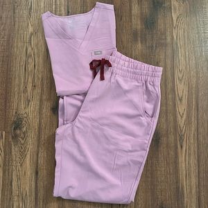 FIGS scrub set, top: S, bottoms: L